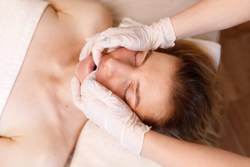 Face Sculpting rn Buccal massage bij Puur A
